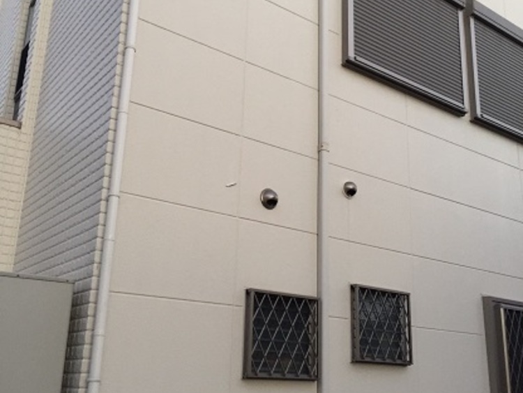 和泉市で割れた雨樋交換の屋根修理