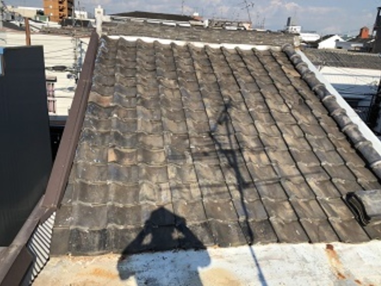 和瓦屋根（いぶし瓦）から軽量屋根材リッジウェイに屋根リフォーム